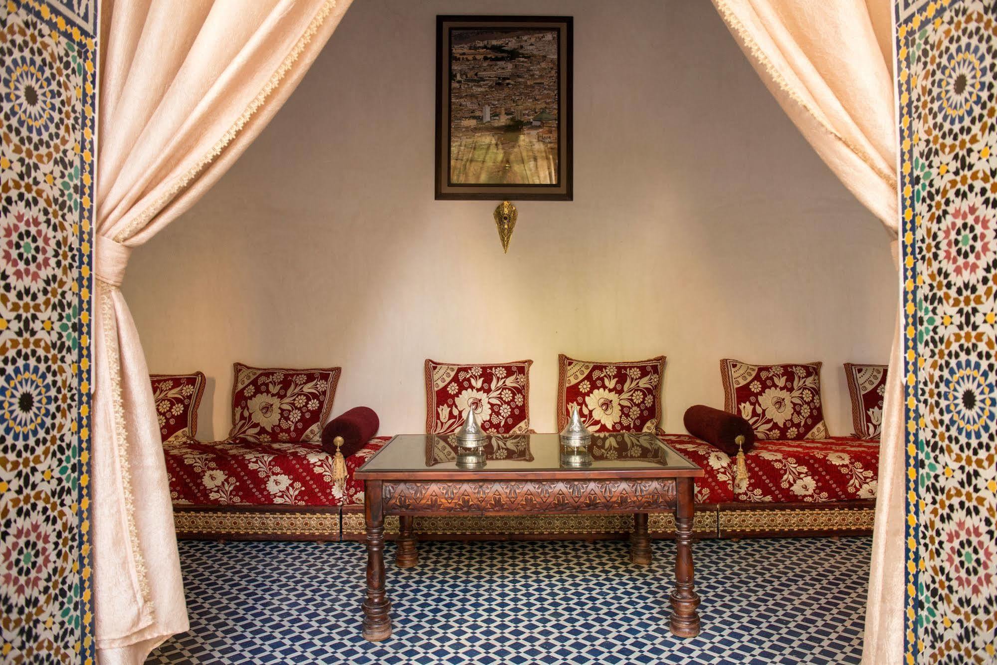 R'Mila Medina Fez Hotel Buitenkant foto