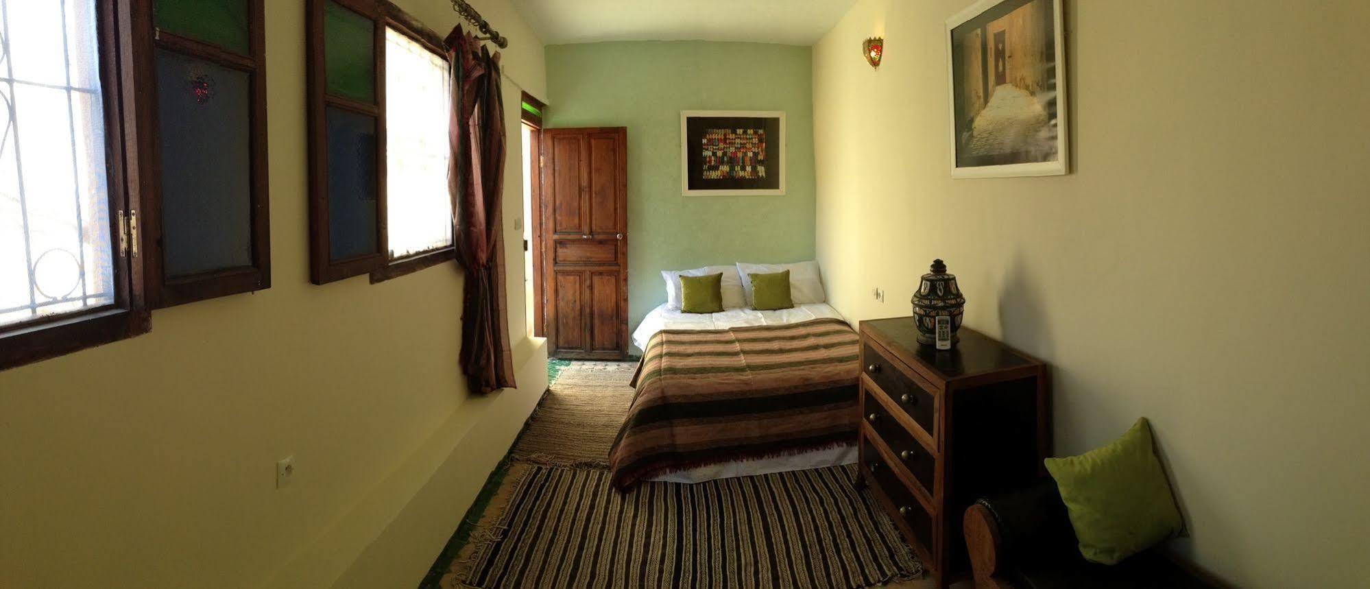 R'Mila Medina Fez Hotel Buitenkant foto