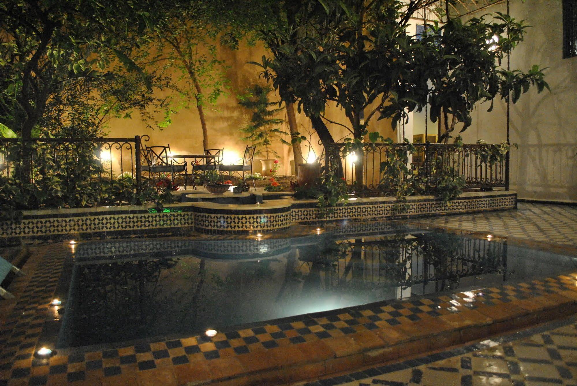 R'Mila Medina Fez Hotel Buitenkant foto