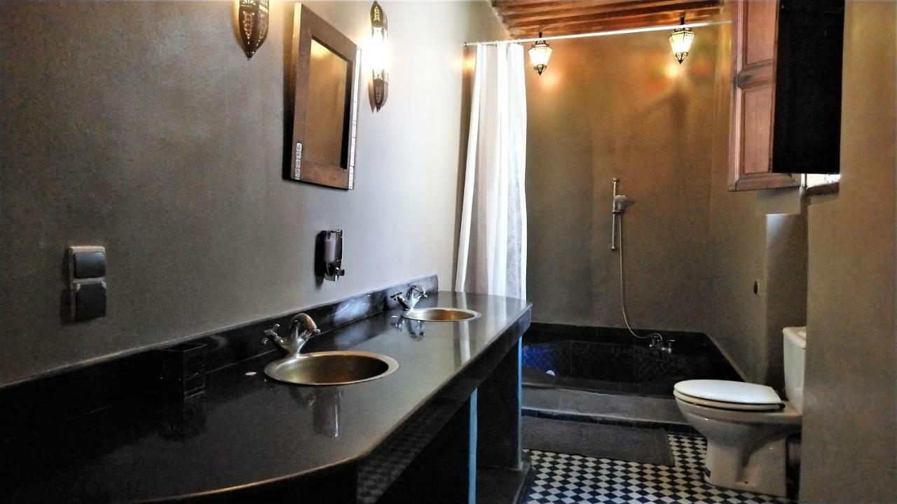 R'Mila Medina Fez Hotel Buitenkant foto